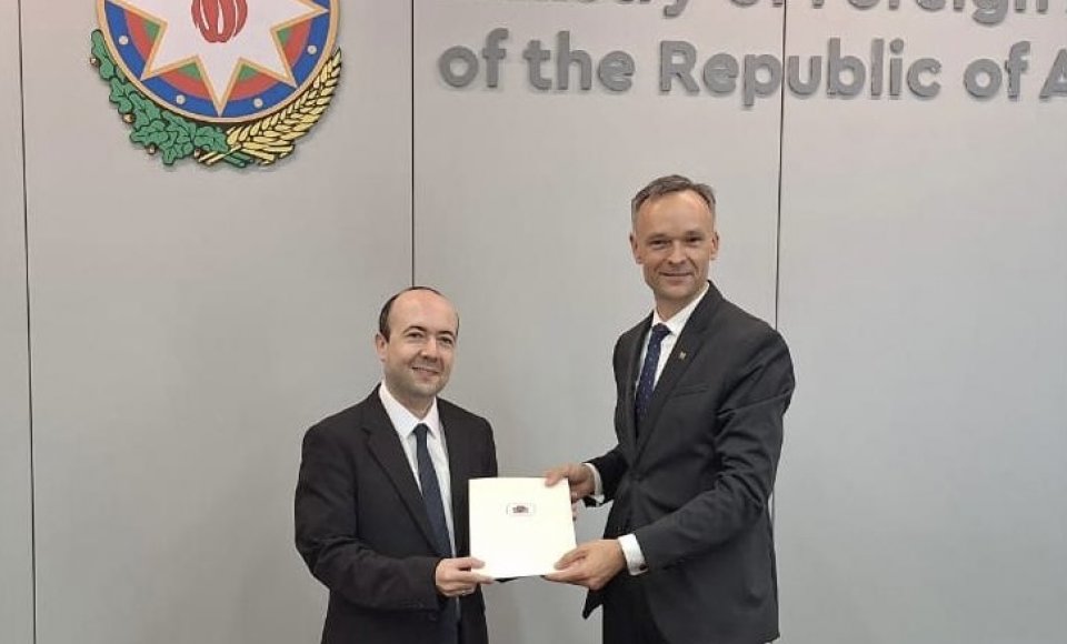Ambasadorius K. Vaškelevičius įteikė skiriamųjų raštų kopijas Azerbaidžano užsienio reikalų...