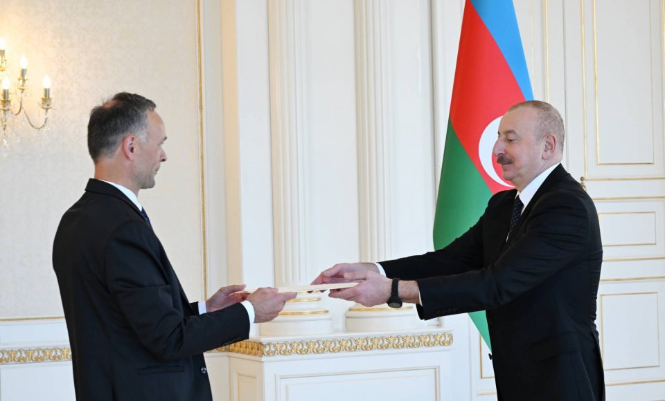 Ambassador Kęstutis Vaškelevičius presents letters of credence to President of Azerbaijan Ilham...