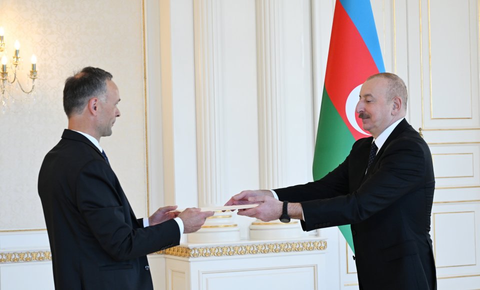 Ambasadorius K.Vaškelevičius įteikė skiriamuosius raštus Azerbaidžano prezidentui I.Alijevui