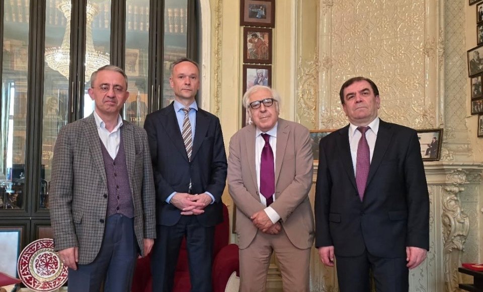 Lietuvos ambasadorius susitiko su Azerbaidžano Rašytojų sąjungos pirmininku, rašytoju ir dramaturgu Anar Rzajevu