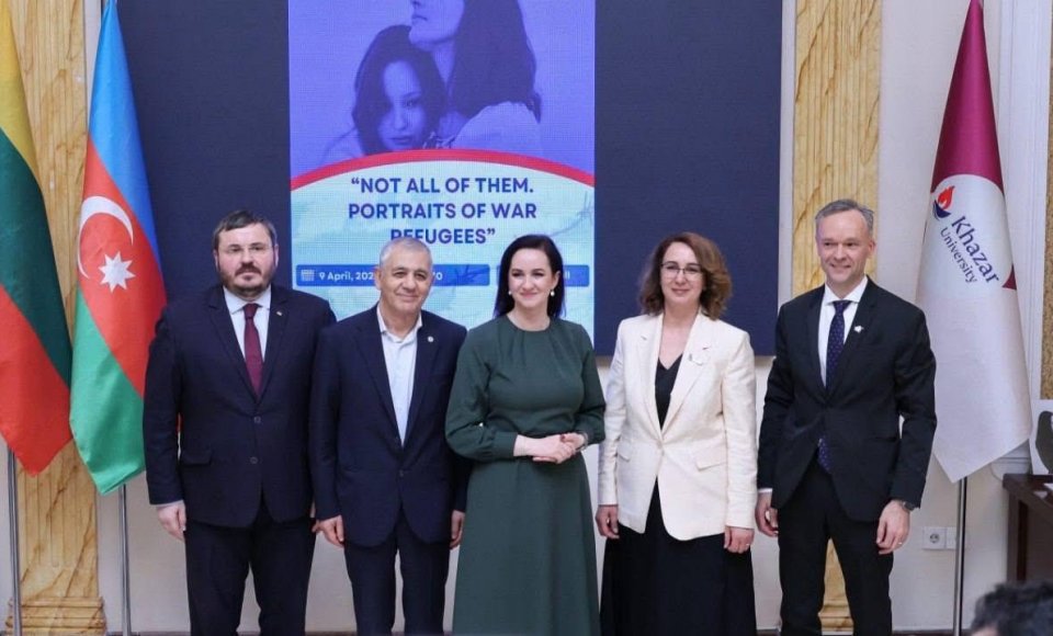 Prime Minister Inga Ruginienė opened the photo exhibition about Ukrainian refugees and met the leadership of Khazar University